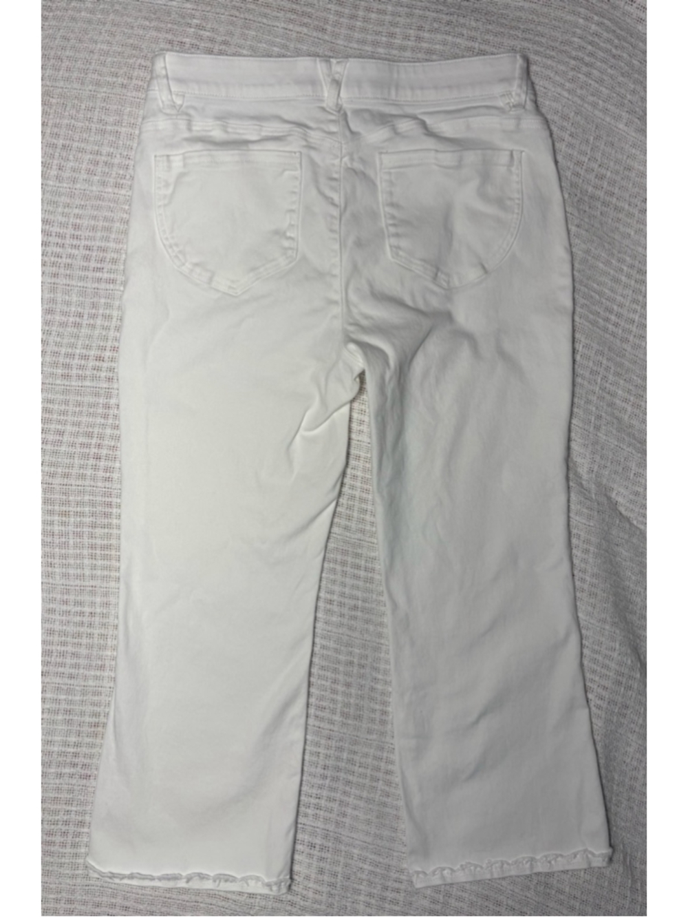 Democracy Ab' Technology Optic White Scalloped Fray Hem Crop Flare Jeans SZ 14 - Picture 3 of 9